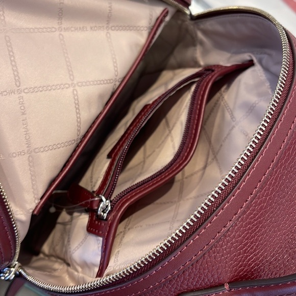 Michael Kors Women's Valerie Medium Pebbled Leather Backpack Merlot 
NWT - Picture 7 of 16